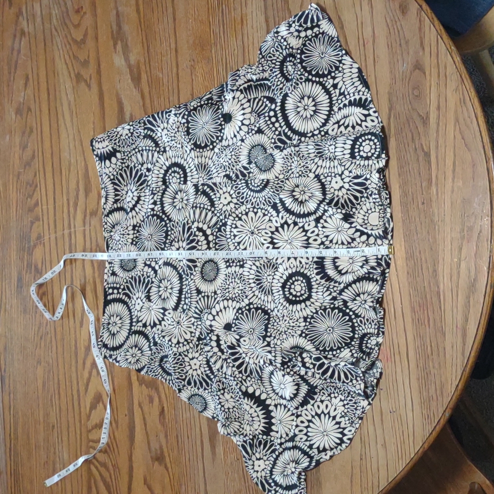 Black and Beige knee skirt. Size 12